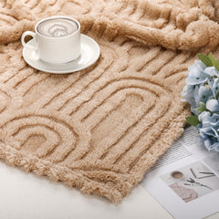 Wiwiqing soft fluffy baby blanket highlighting plush texture during nap time.