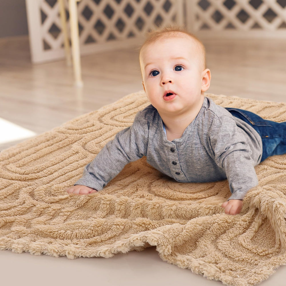 Wiwiqing white rainbow baby blanket stays bright after washing.