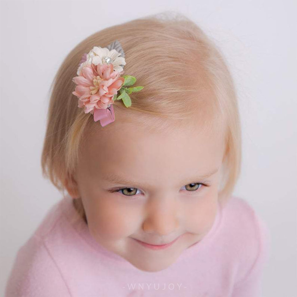 WNYUJOY boutique-lined alligator clip offers gentle grip for delicate hair.