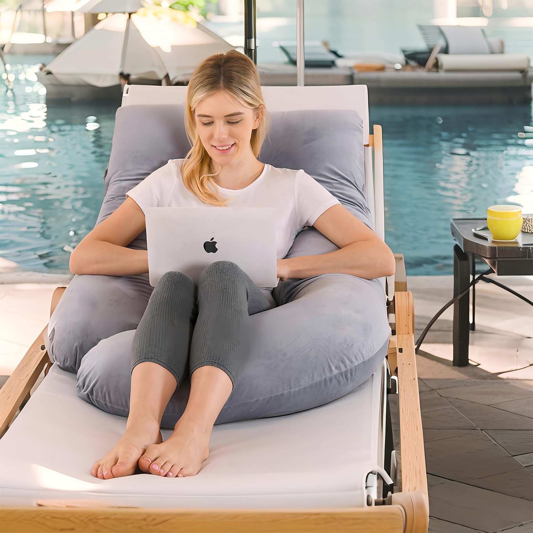 Wodsfay ergonomic curve design aligns the body for comfort.