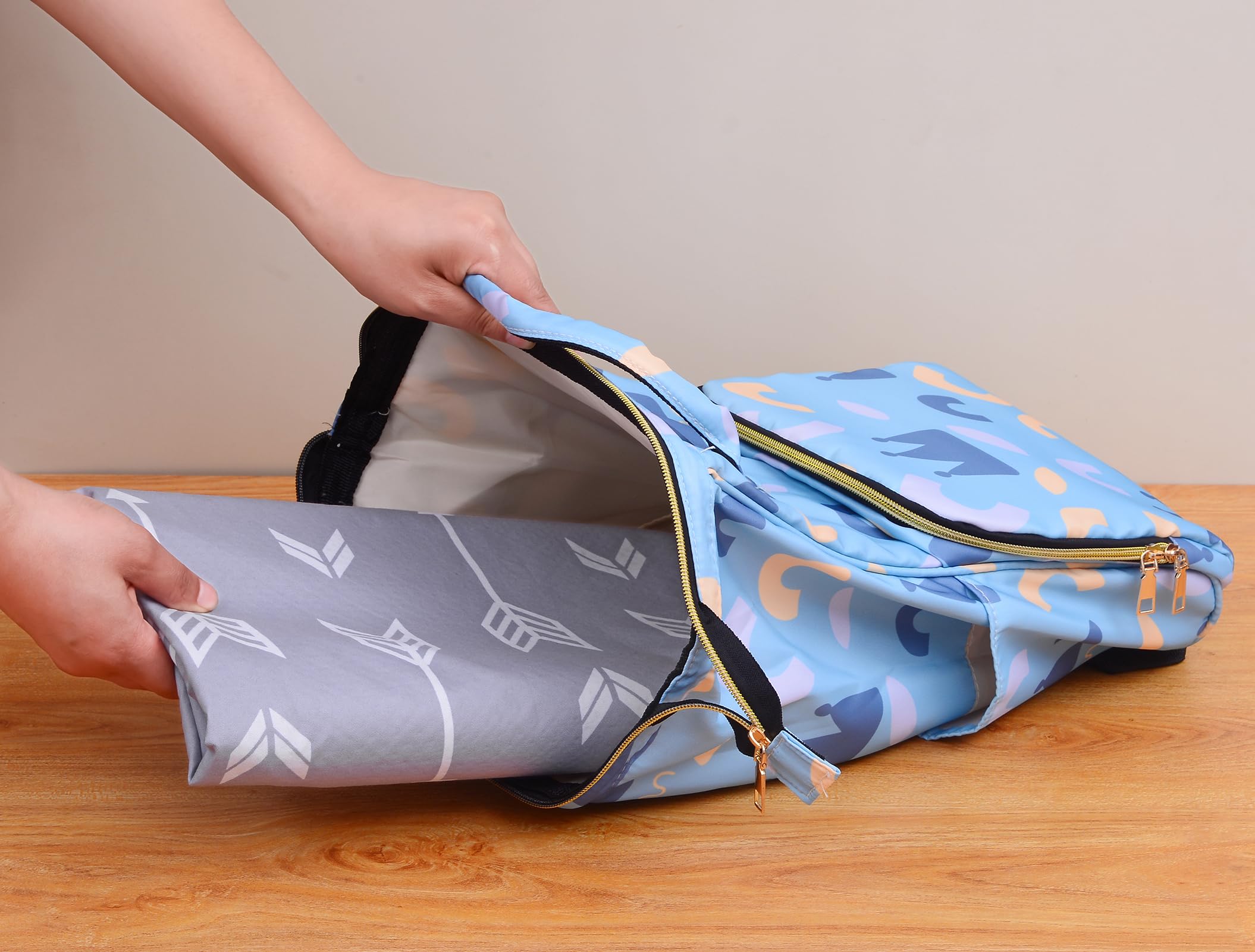 WOMUMON Splat Mat folds compactly for travel and storage.