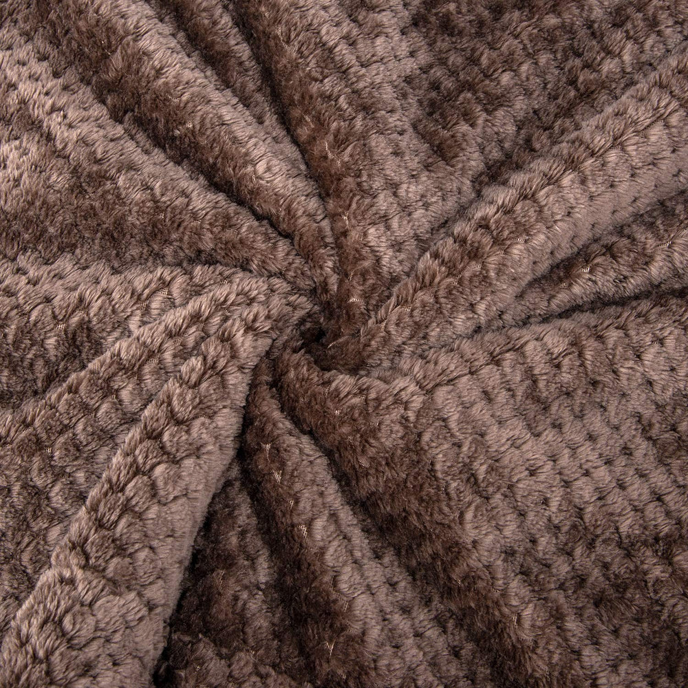 Wonder Miracle all-seasons baby blanket helps maintain comfortable warmth in air-conditioned rooms.