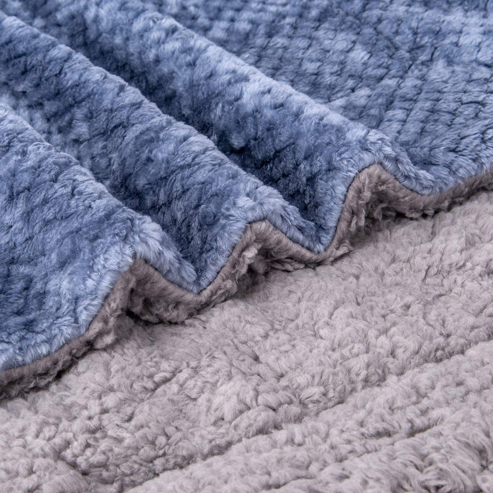 WONDER MIRACLE fluffy blanket travel-ready warmth for outings.