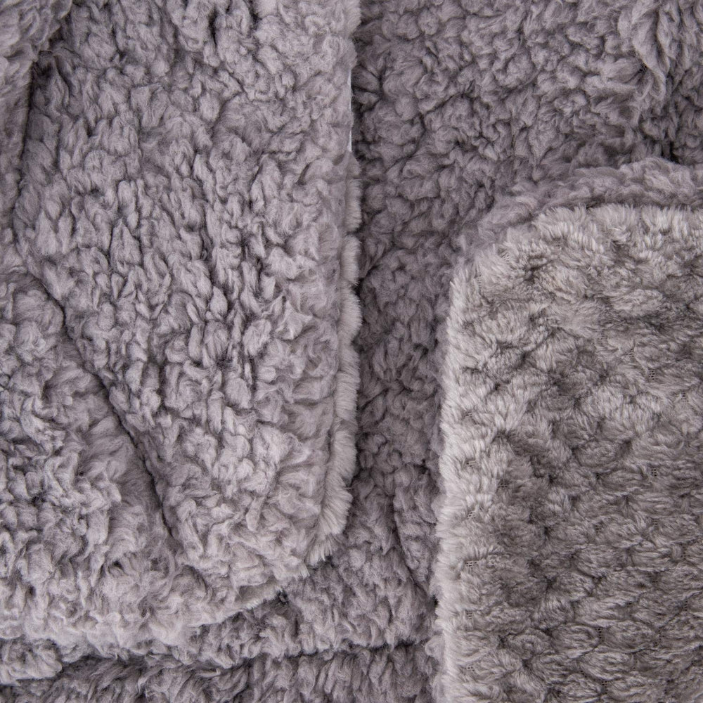 Wonder Miracle baby stroller blanket provides gentle warmth during outings.