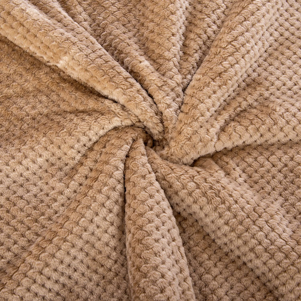 WONDER MIRACLE blanket-baby-crib-use keeps baby cozy during naps in the nursery