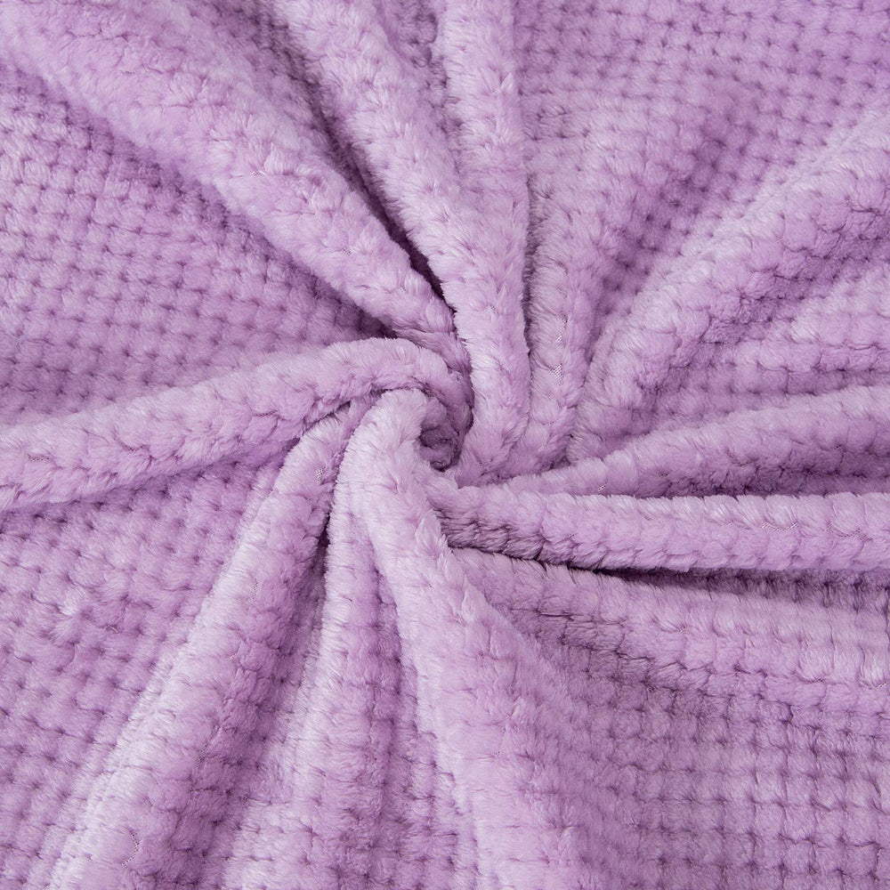 Wonder Miracle camping blanket keeps you warm outdoors on chilly evenings.