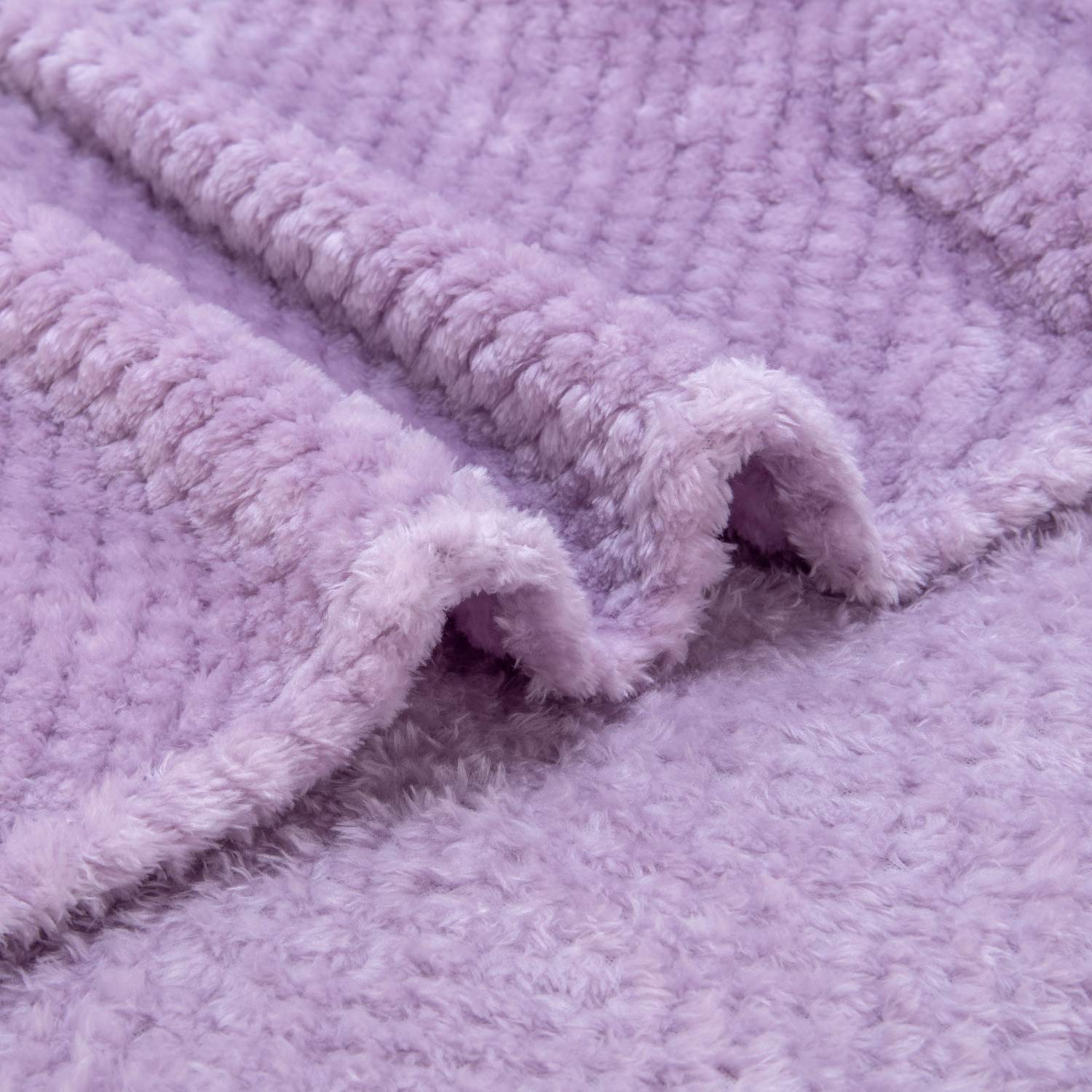 Wonder Miracle machine washable fleece blanket stays soft after many washes.