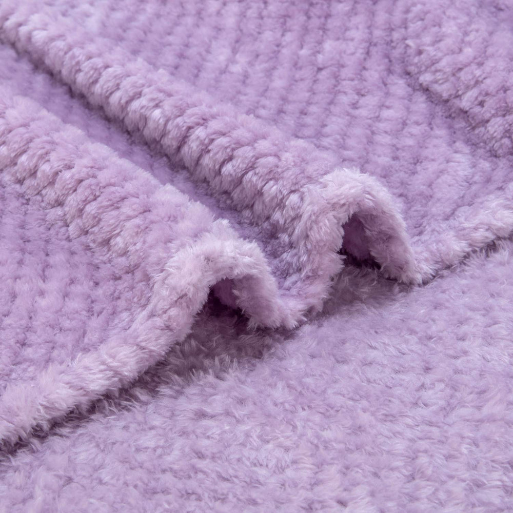 Wonder Miracle machine washable fleece blanket stays soft after many washes.