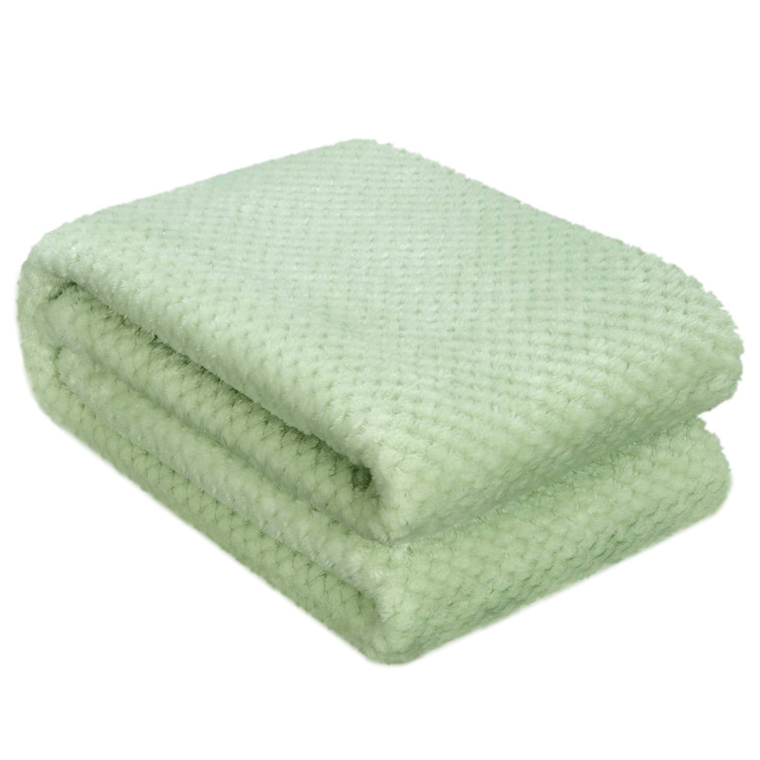 Wonder Miracle fleece blanket in pastel green for breathable warmth