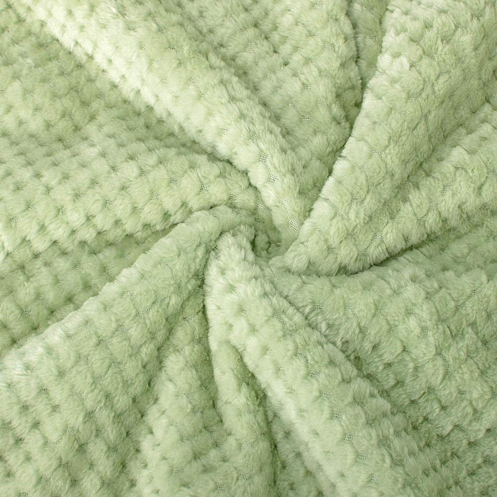 All-season Wonder Miracle blanket shown in a bed for year-round coziness.