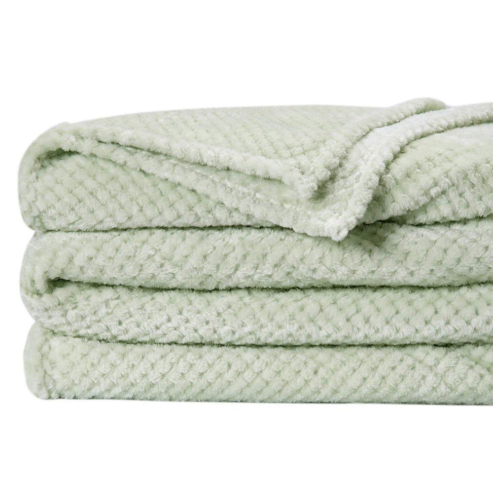 Wonder Miracle plush fleece blanket with soft touch for snuggling