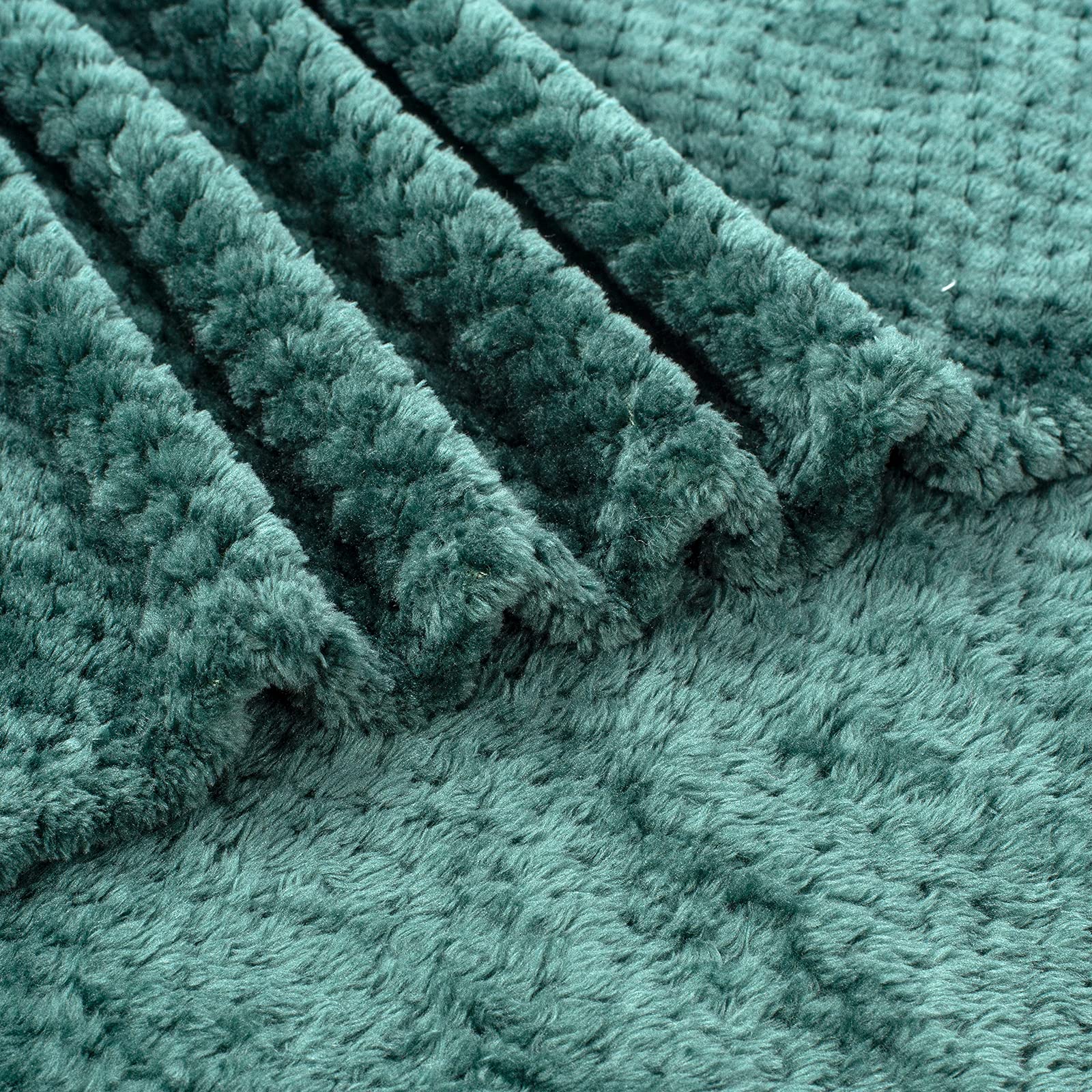 Wonder Miracle stroller-cover blanket shields baby in chilly breezes.