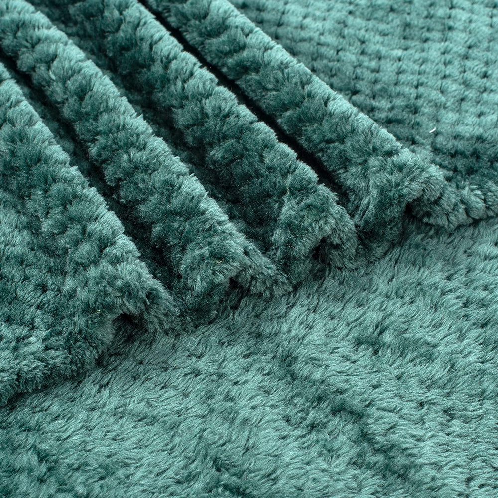 Wonder Miracle stroller-cover blanket shields baby in chilly breezes.
