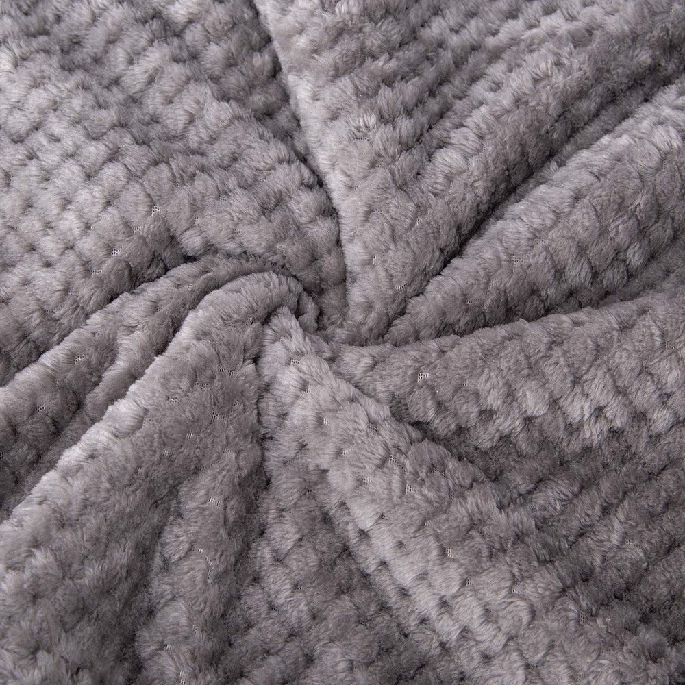 Wonder Miracle warm blanket suited for camping and outdoor use.