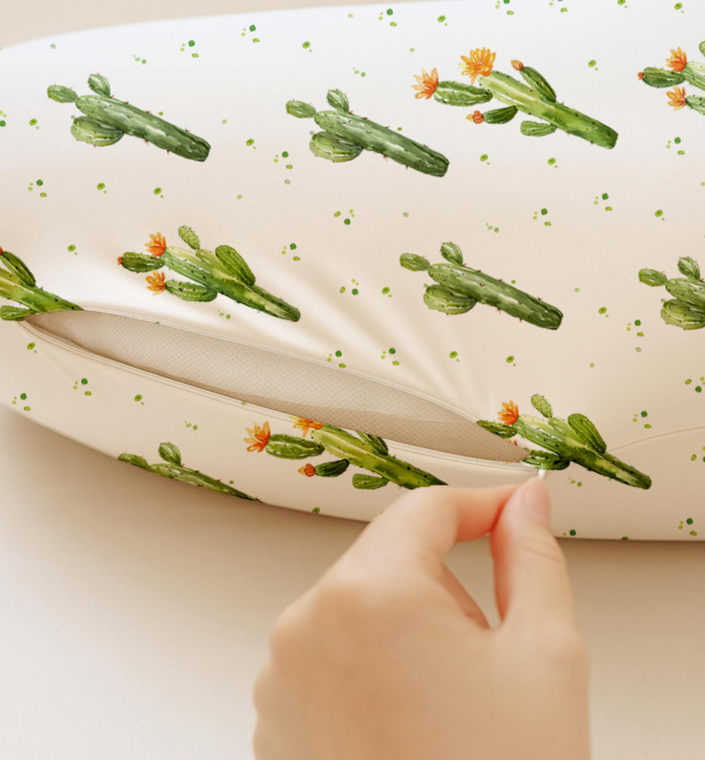 Woodiville cover with elastic edges ensures snug, wrinkle-free fit during feeding.