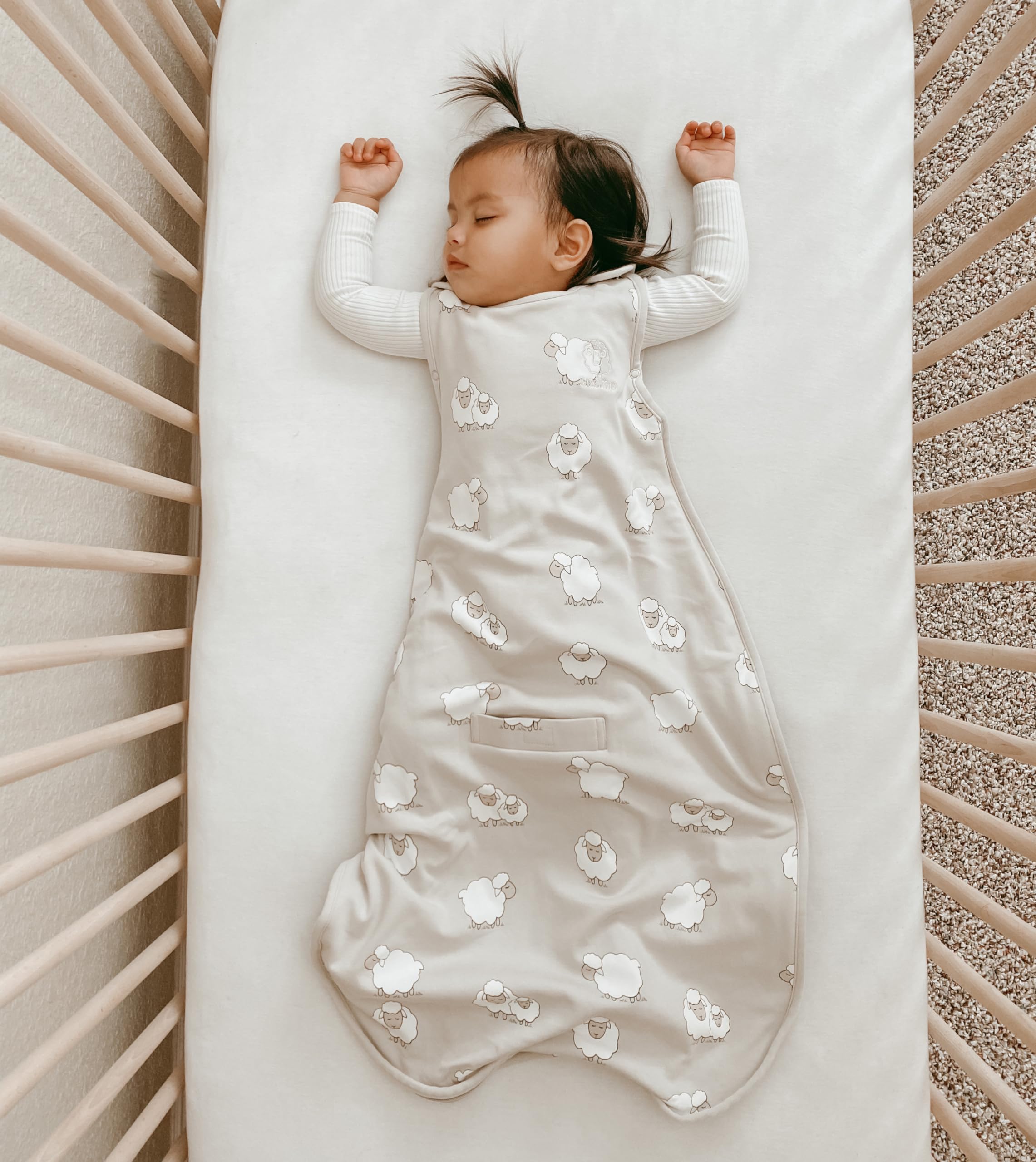 Woolino merino wool lining close-up showing temperature regulation and softness.