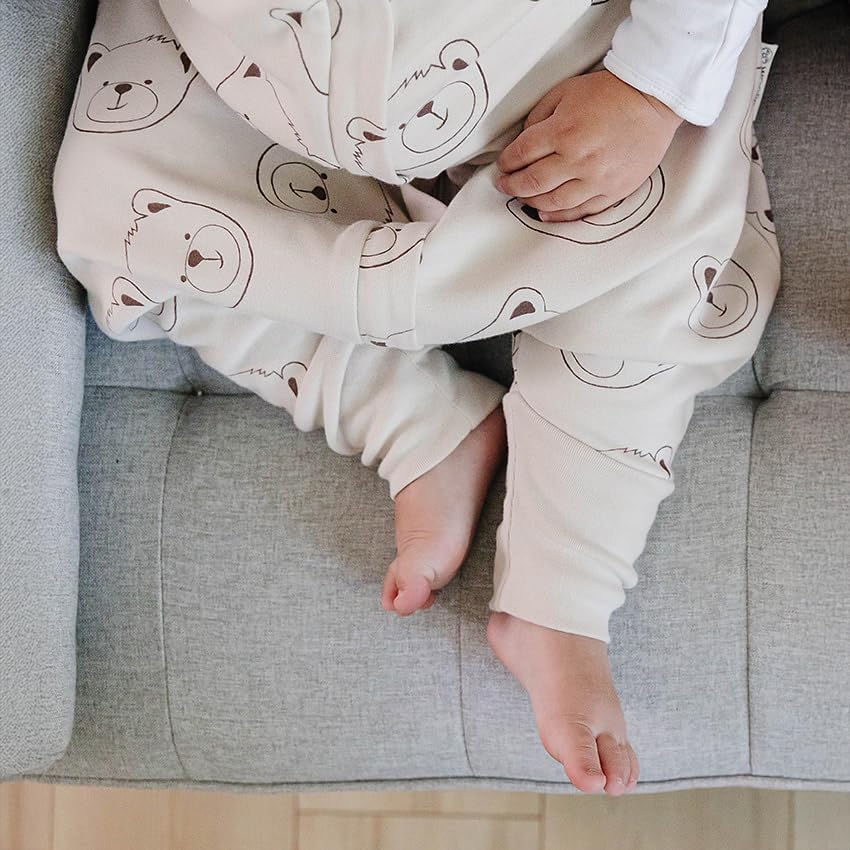 Zipper pull guard on Woolino sleep bag protecting skin.