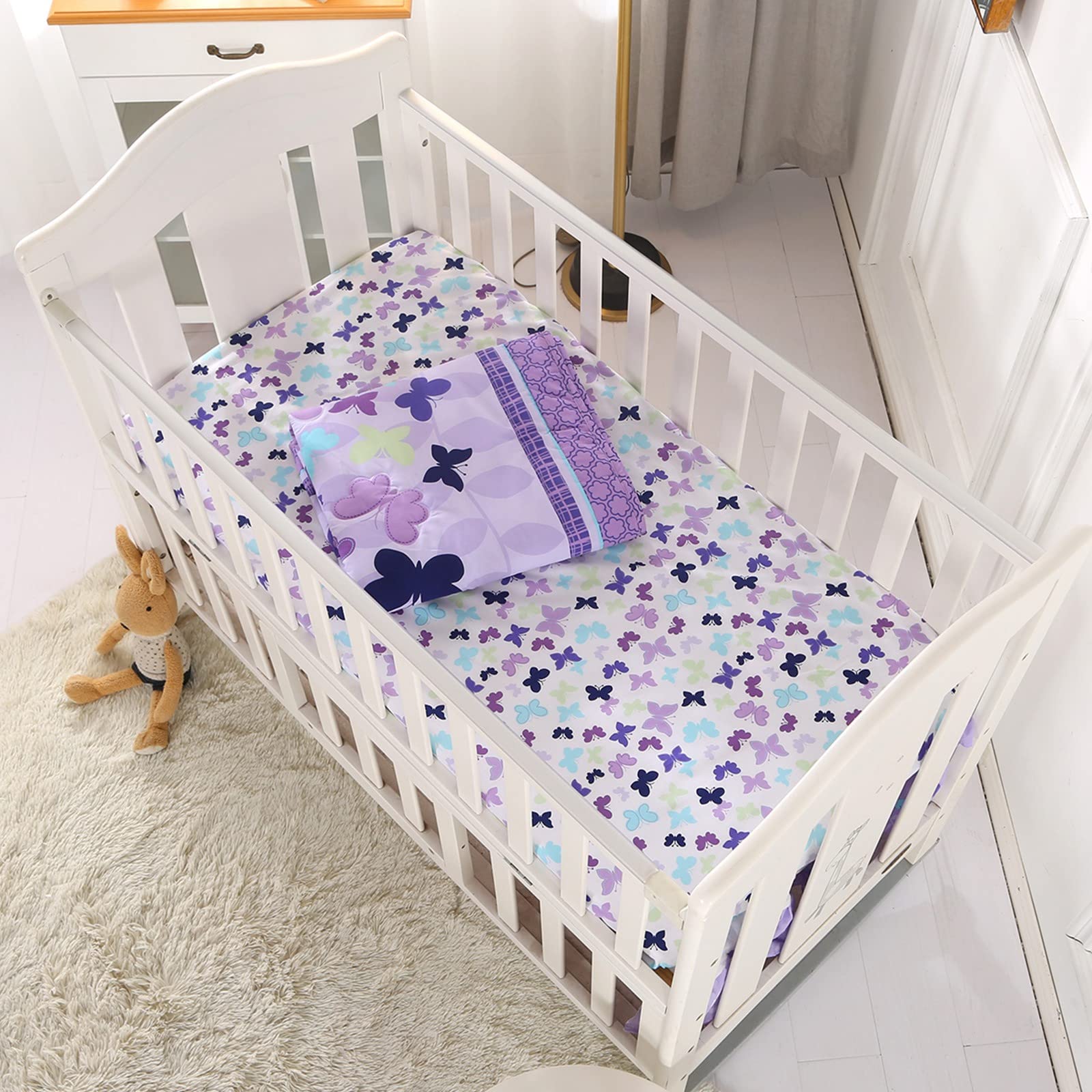 Wowelife butterfly fitted sheet with all-around elastic for a snug fit.