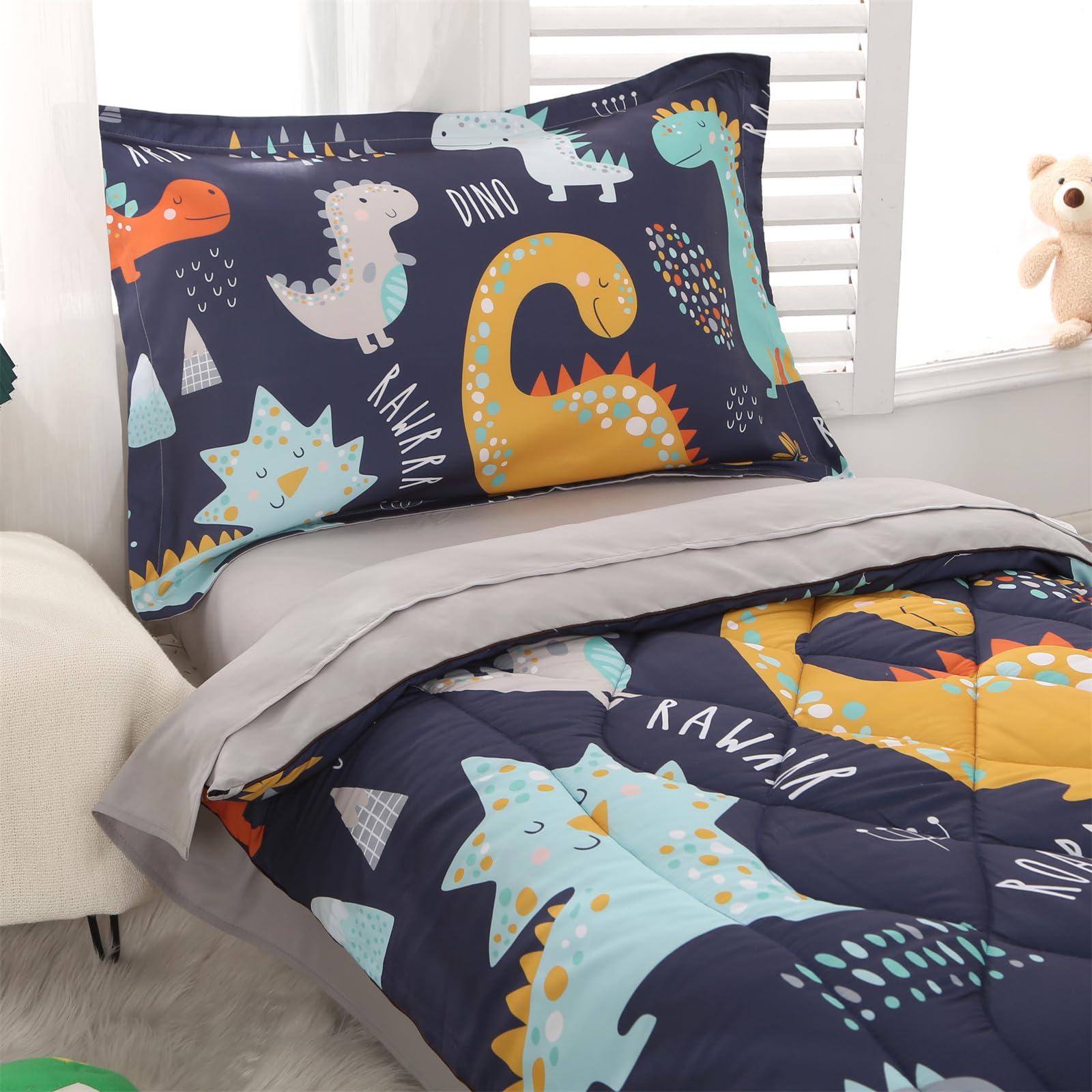 Wowelife 8-inch mattress fit illustration demonstrates deep-pocket compatibility.