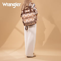 Wrangler Callie insulated bottle pockets keep drinks accessible during outings.