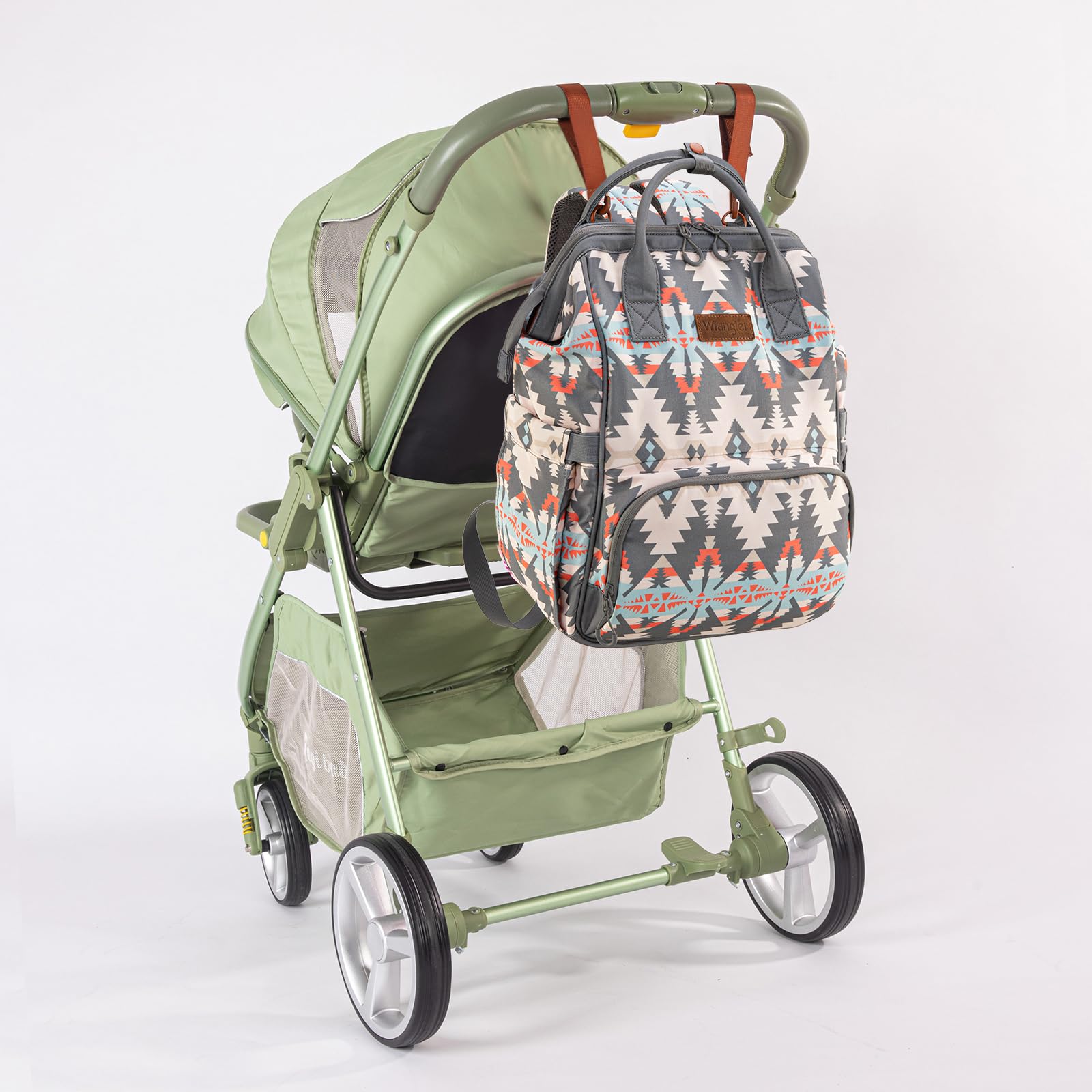Wrangler Callie features padded shoulder straps for comfortable carrying.
