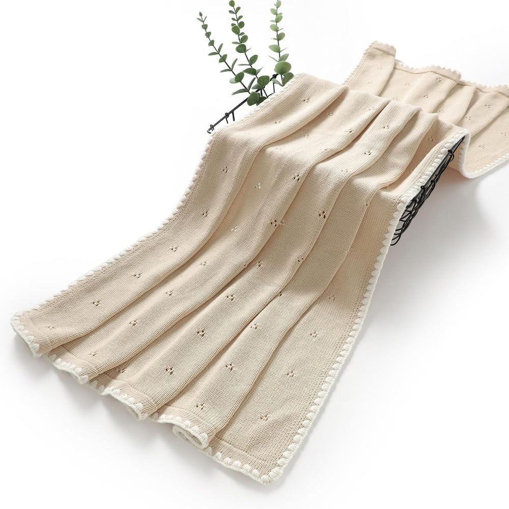 Wugugu baby blanket crib-nap-sheet coordinates as a cozy nap surface.