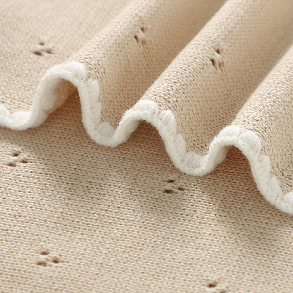 Wugugu blanket 30x40 inch size provides roomy coverage for naps and swaddling.