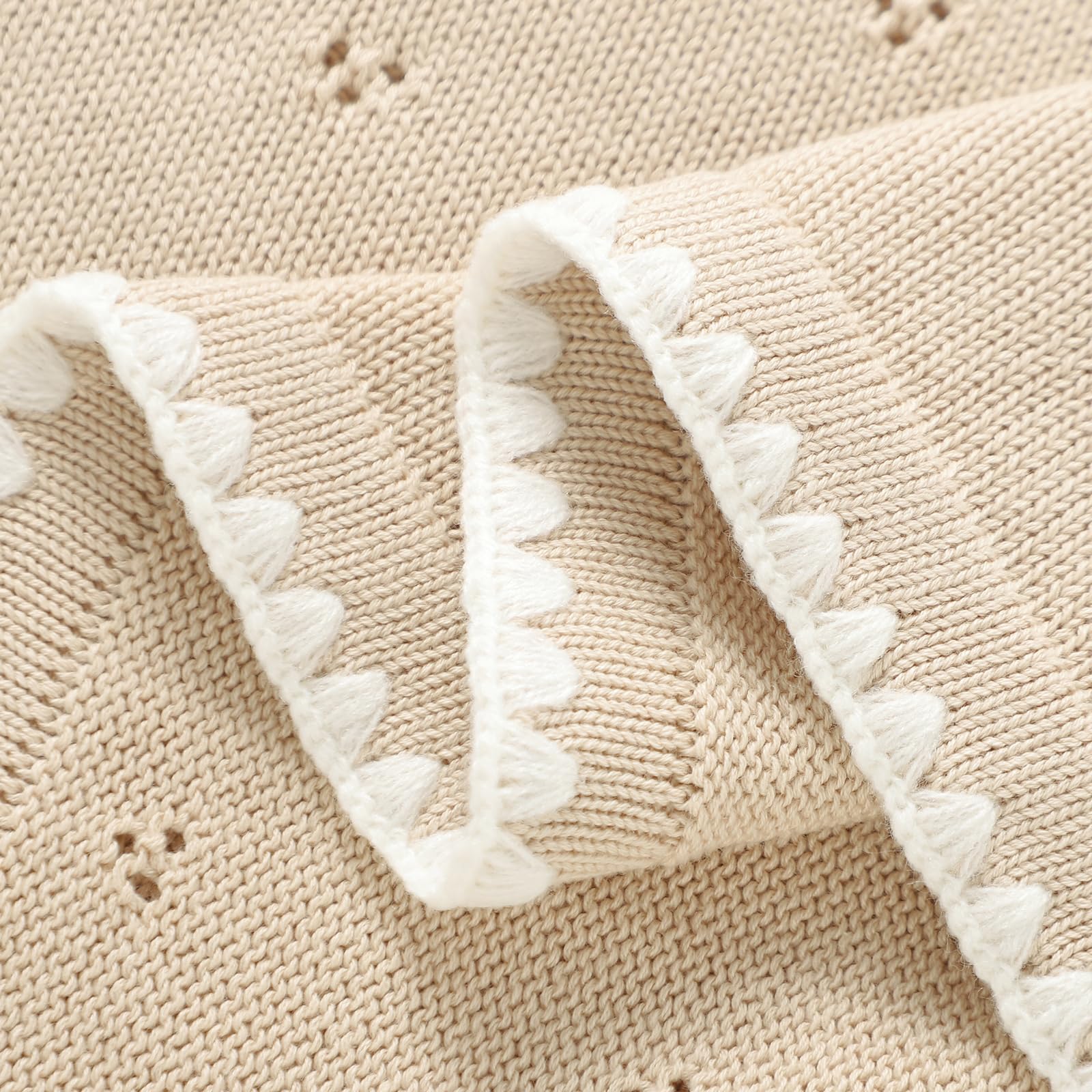 Wugugu easy-care knit blanket cleans easily with cold water and air dries.