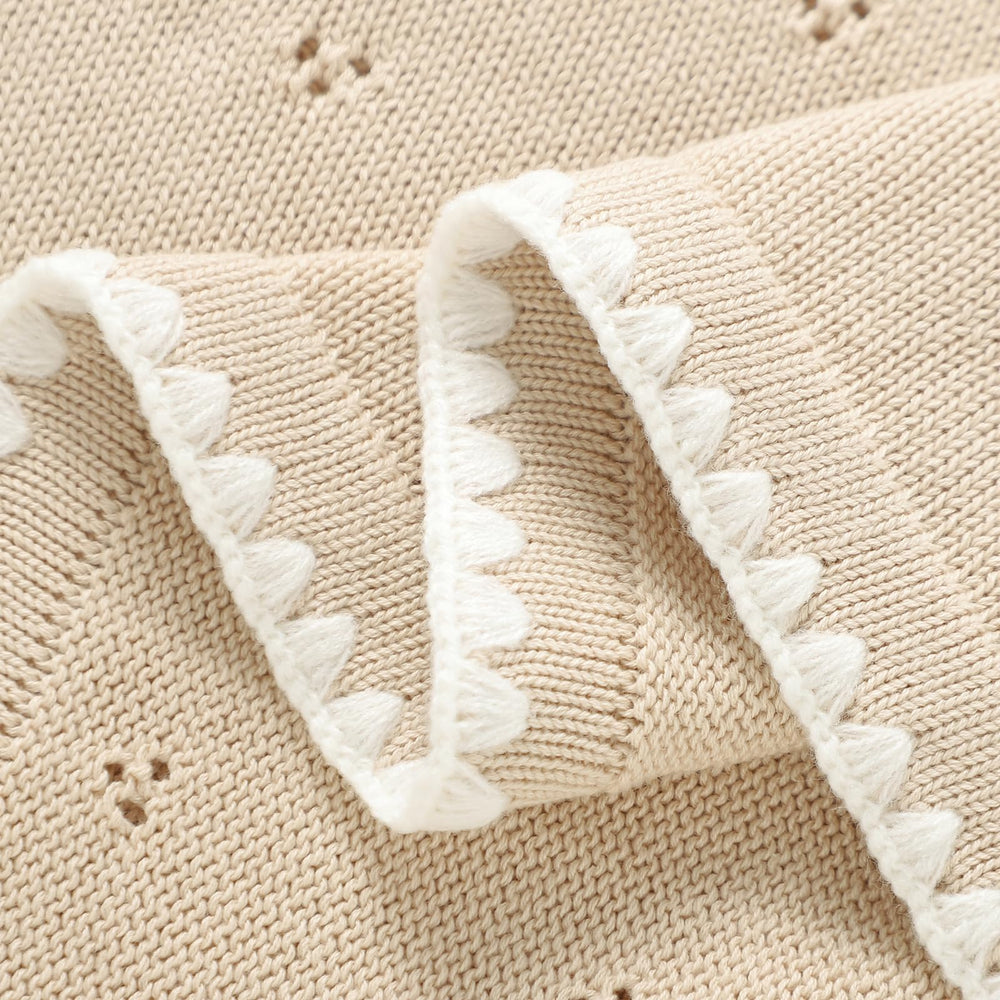 Wugugu easy-care knit blanket cleans easily with cold water and air dries.