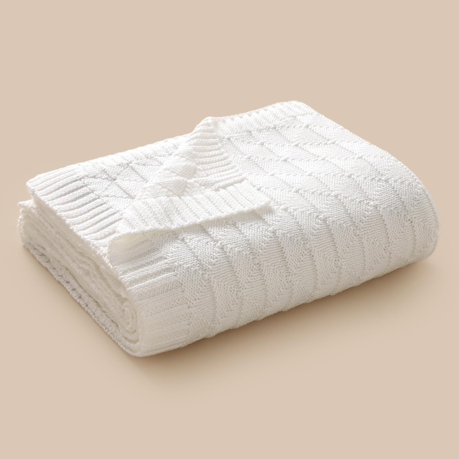 Wugugu white knit baby blanket suitable for newborns to toddlers