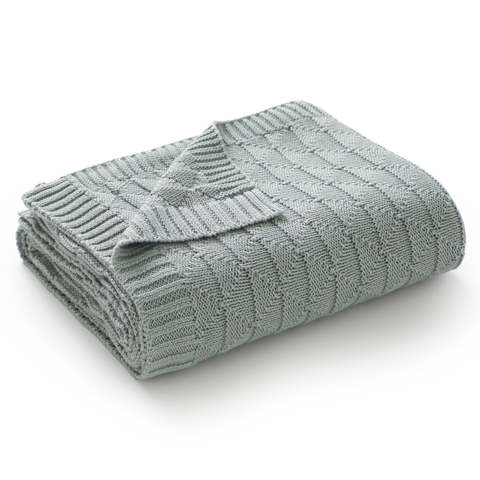 Wugugu machine-washable blanket for easy care and durability.