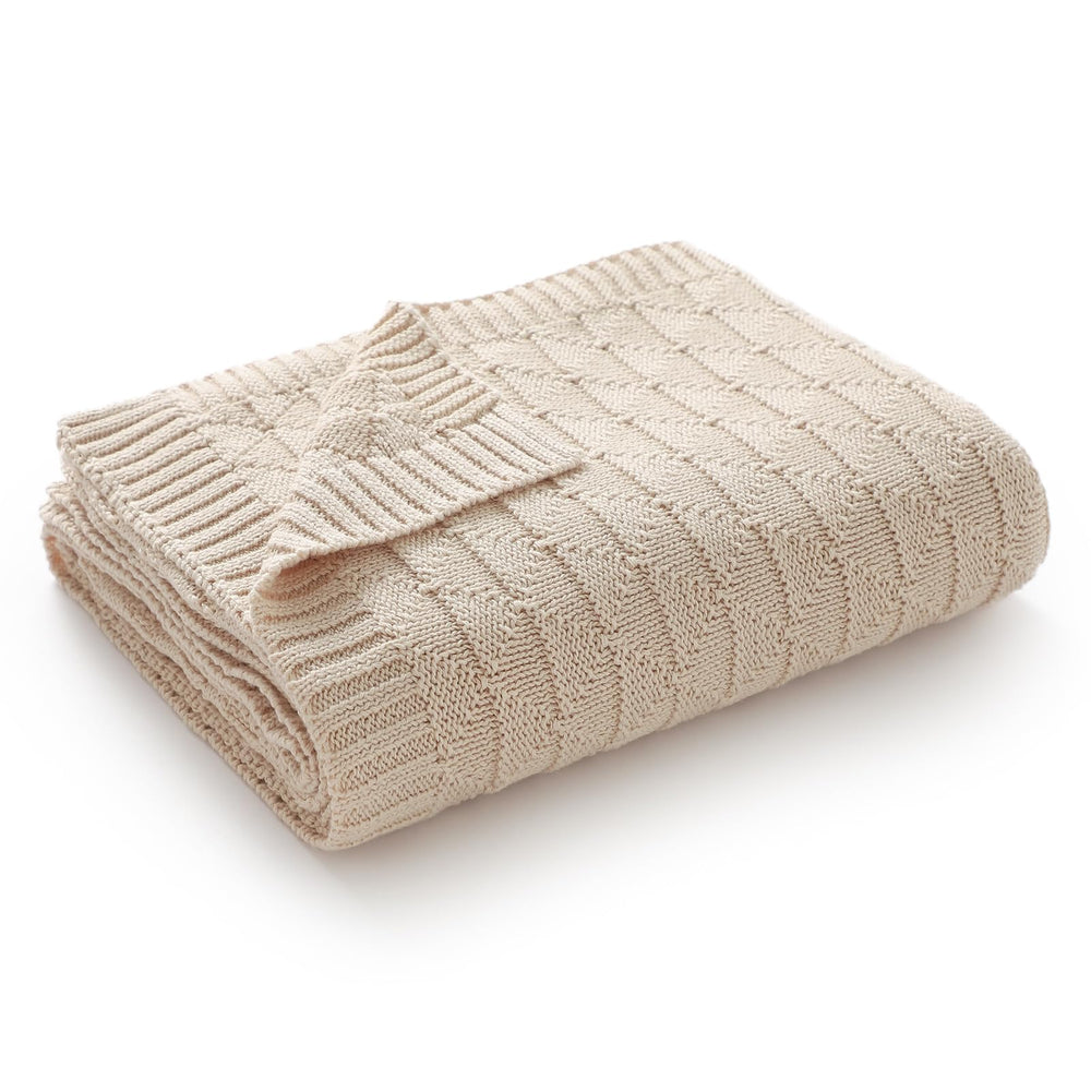 Newborn to toddler-friendly warmth with Wugugu's cozy knit blanket.