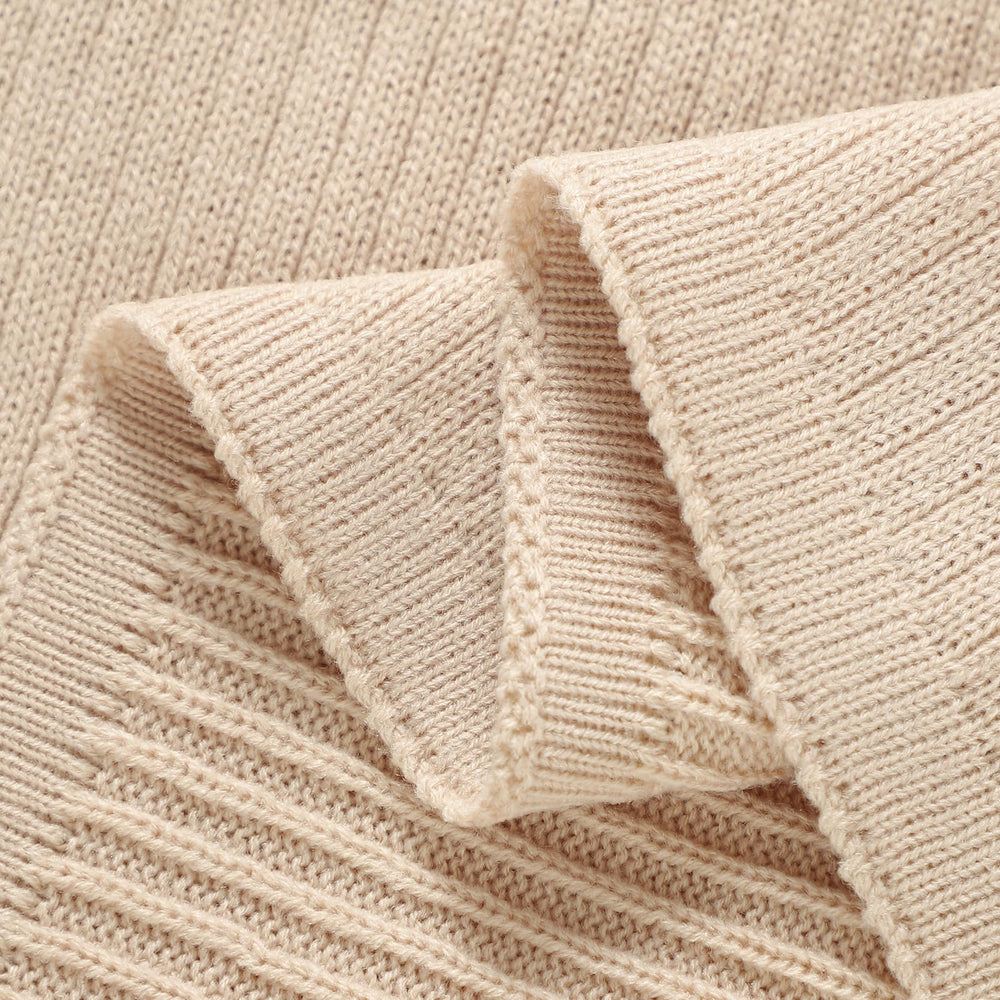 Wugugu travel-friendly blanket for on-the-go comfort.