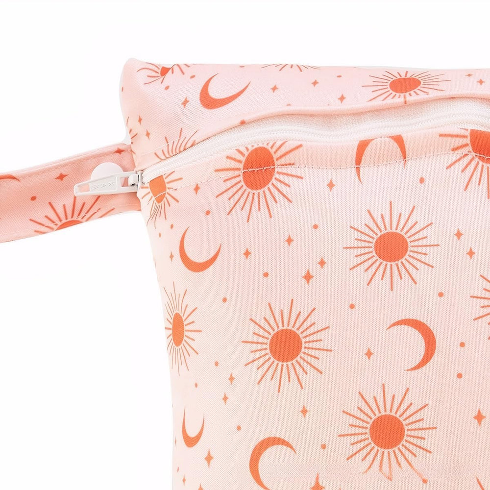 XIIDELIC Wet Bag easy-clean surface wipes clean after trips.