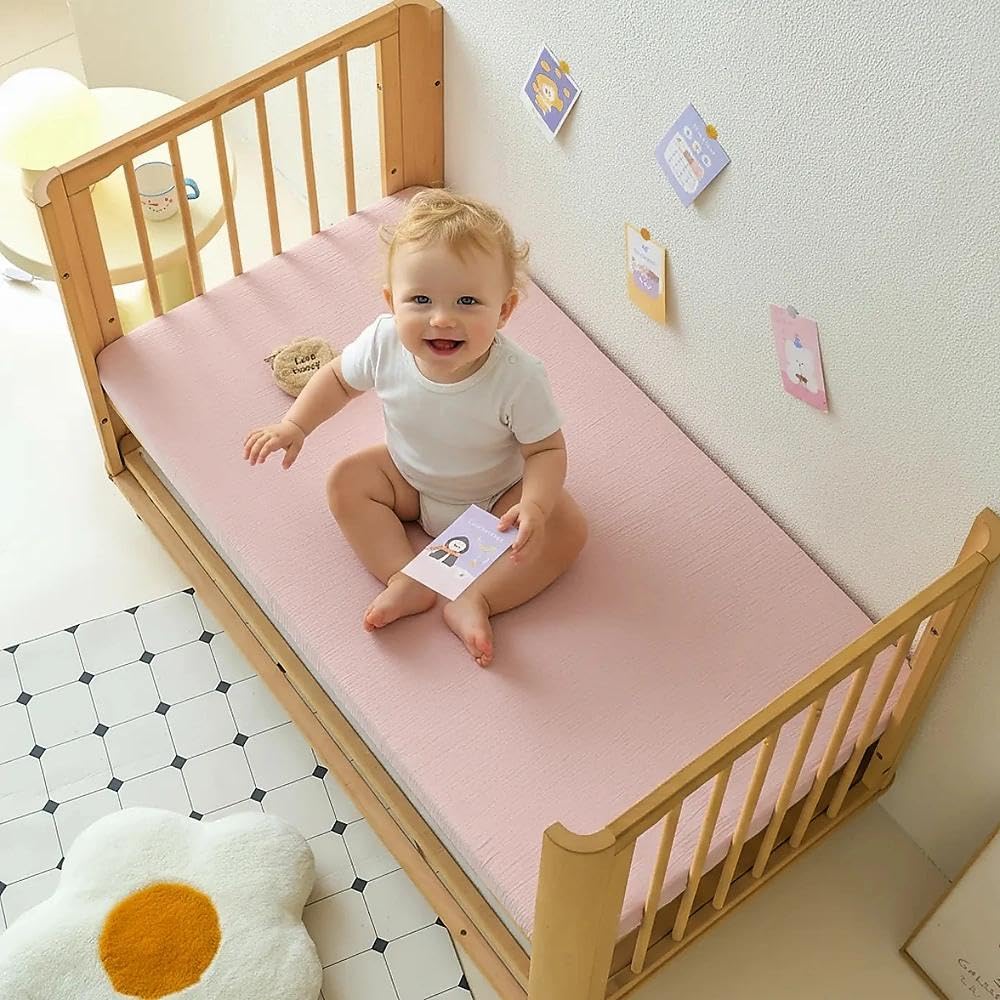 360° encased elastic on Xuan Dian crib sheet keeps it in place