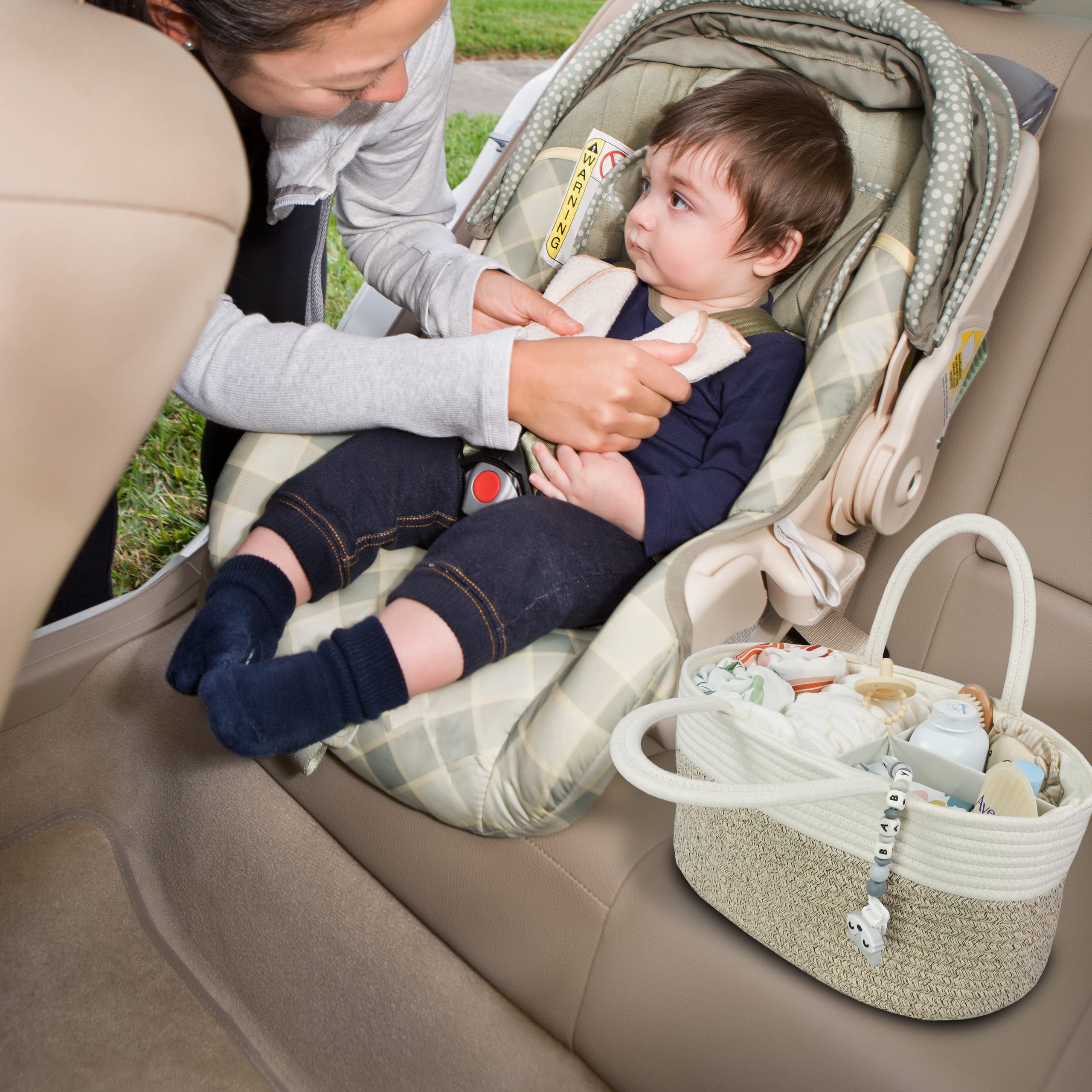 XUANGUO breast pumping station caddy doubles as a car or travel organizer.