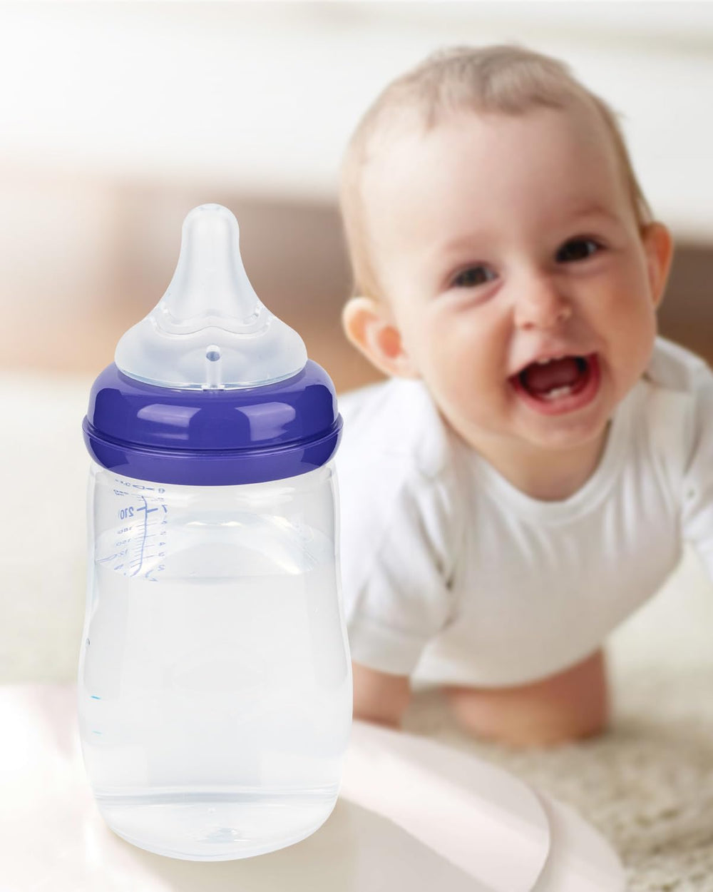 XUNICUTE baby feeding scene showing calm mealtime with slow flow nipple