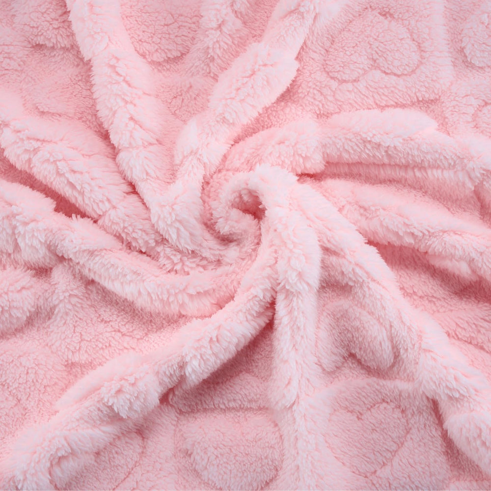 Yagle Mate heart-checkered grey blanket for nursery decor and daily use.