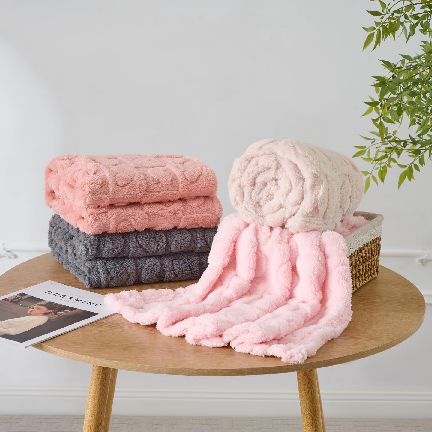 Yagle Mate soft fleece texture highlight for cozy warmth.
