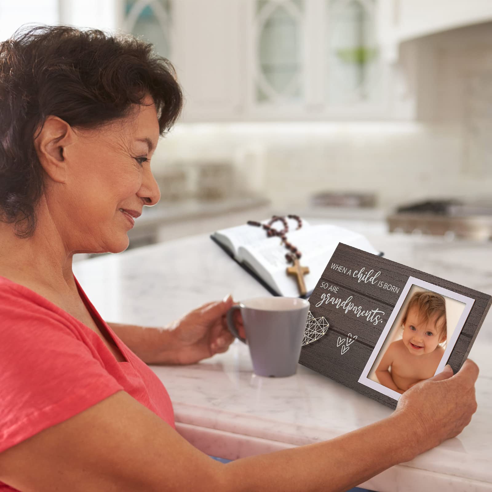 Yakucho frame invites daily reflection during prayers and memories.