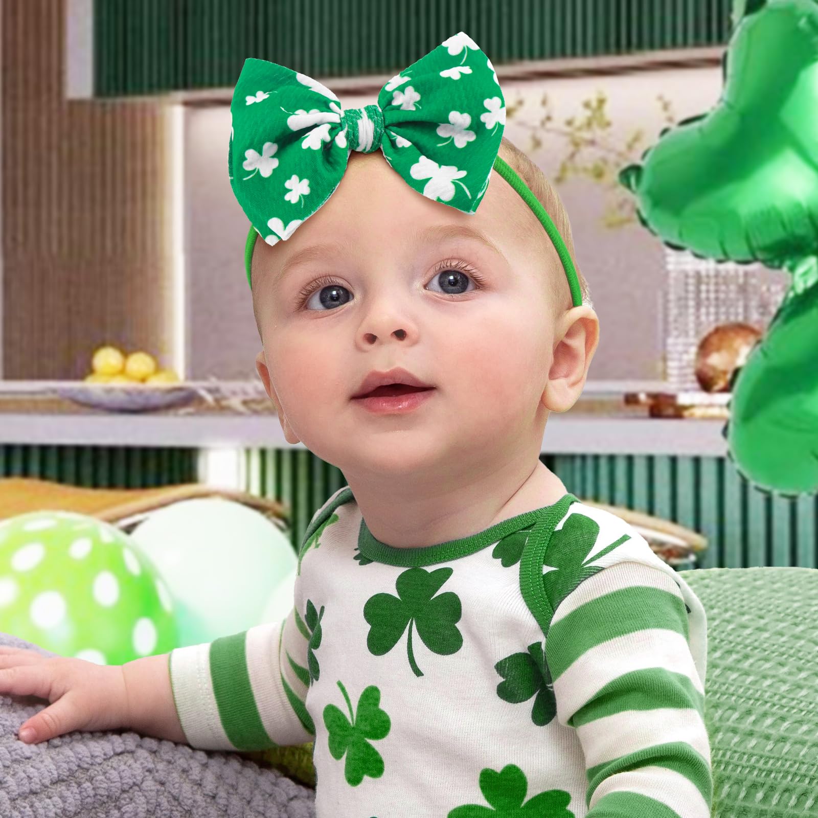 YanJie clover-printed baby bow adds playful charm to outfits.