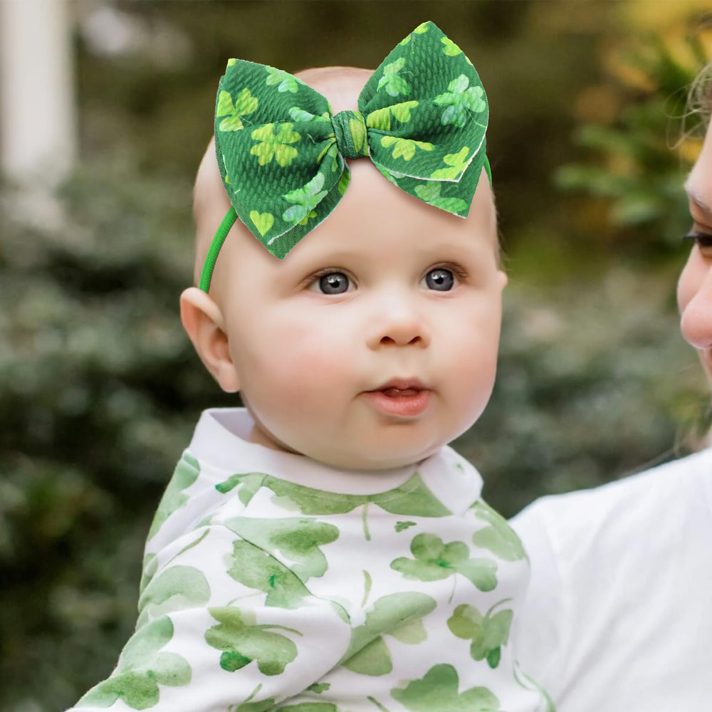 YanJie shamrock-printed headband creates festive, photogenic baby looks.