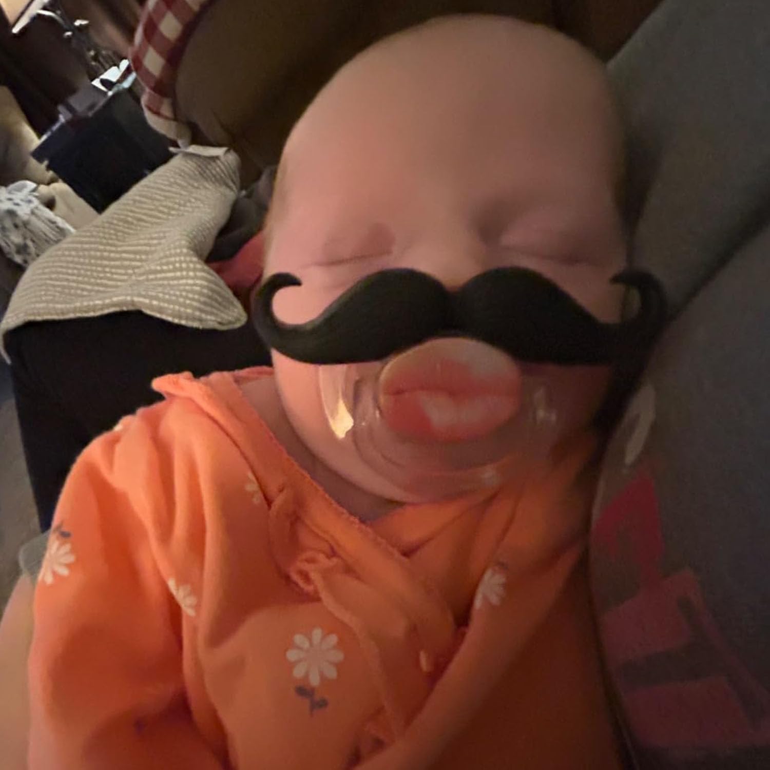 YAPPROMO lip-style pacifier in silicone helps calm infants