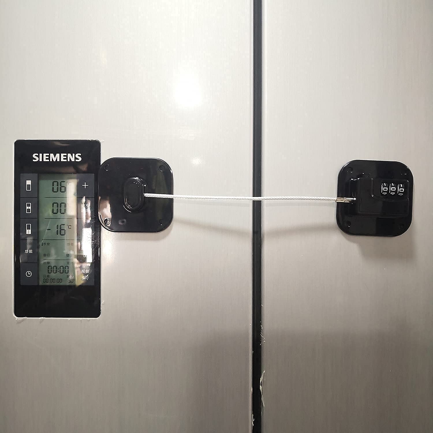 YEYA one-handed operation lock allows easy use while keeping kids safe.