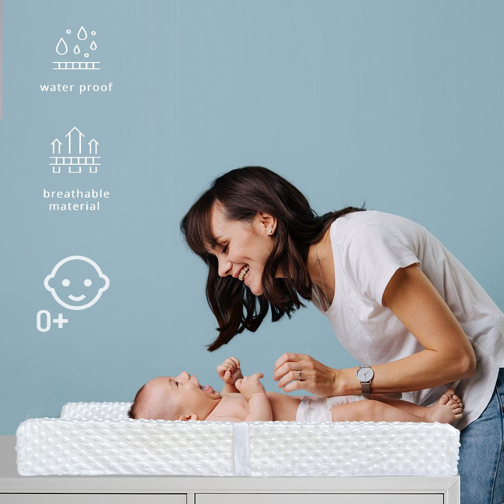 YENING waterproof lining keeps the area tidy during diaper changes