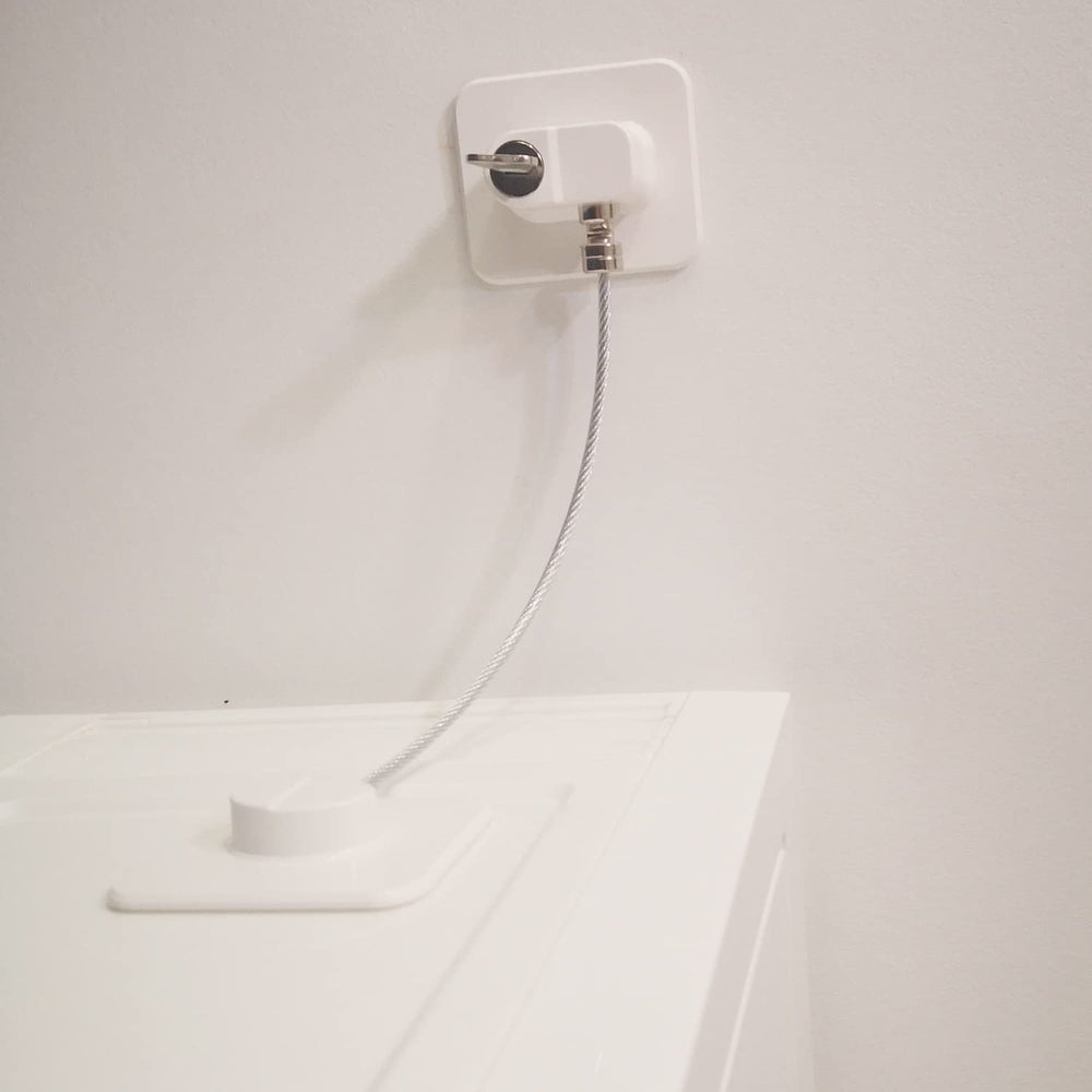 YEYA one-hand operation for quick lock and release