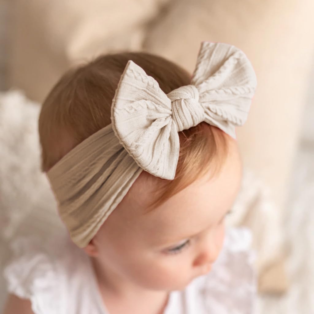 Yheahin stretchy nylon headband provides a gentle grip without snagging