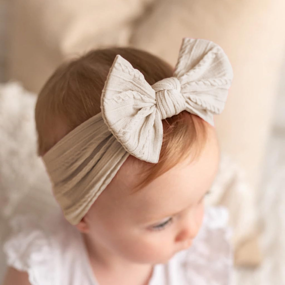 Yheahin stretchy nylon headband provides a gentle grip without snagging