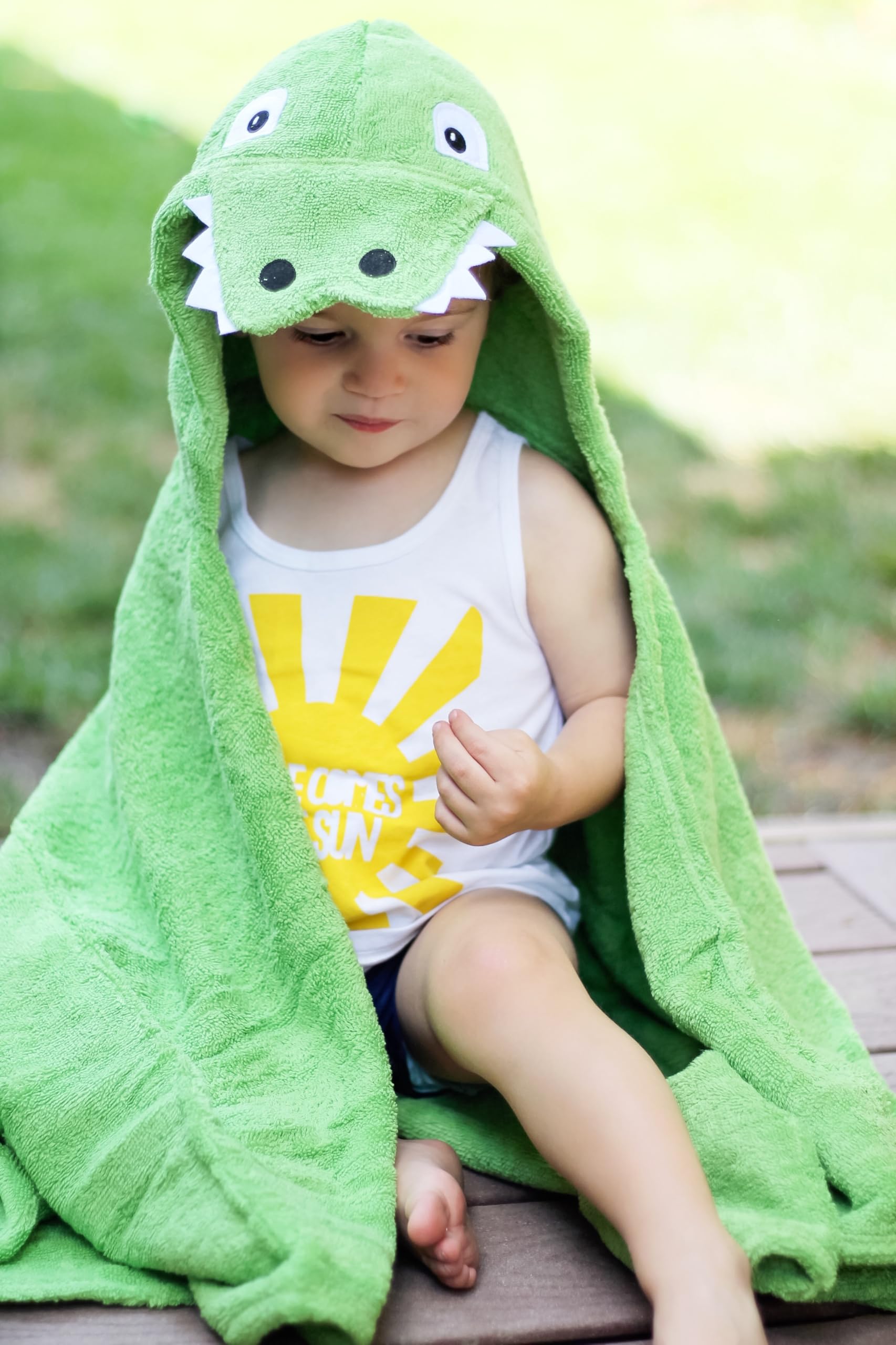 Lightweight fabric makes it easy to pack for beach or pool days.
