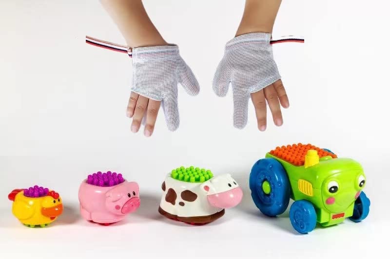 YILIUJIU child wearing gloves during study time to discourage finger sucking.